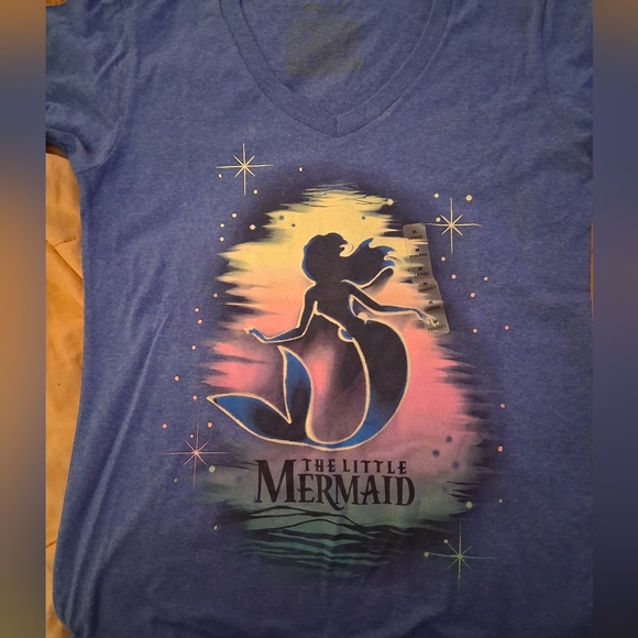 The Little Mermaid Graphic Tee Size Medium Nwt - Picture 2 of 6